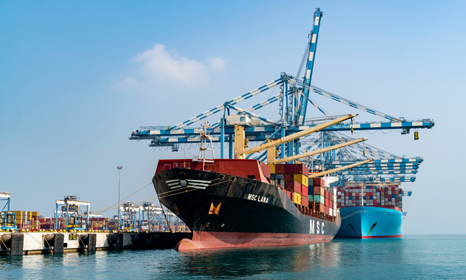 ميناء خليفة الإمارات