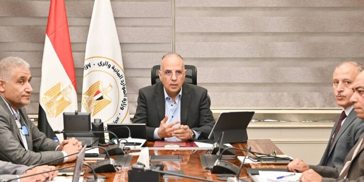 وزارة الري تتابع تنفيذ مشروعات تأهيل الشبكات والمصارف ومكونات مشروع كيتشنر