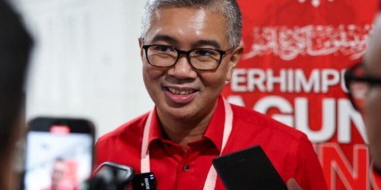 وزير الاستثمار والتجارة والصناعة الماليزي ظفرول عبد العزيز