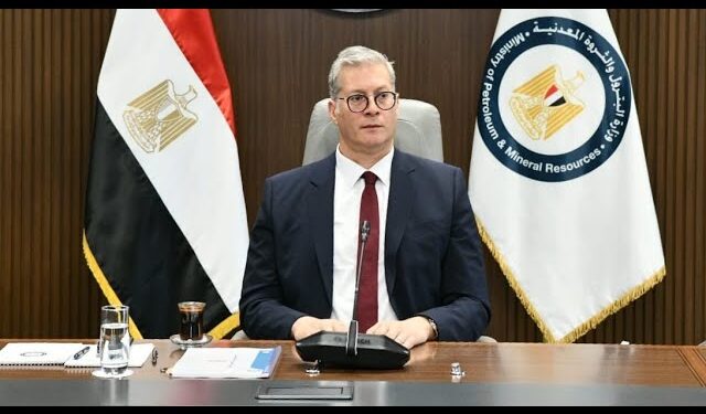 وزير البترول والثروة المعدنية المهندس كريم بدوى