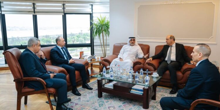 وزير الطيران المدني يشهد توقيع خطاب نوايا للتعاون مع هيئة الطيران المدني بدولة