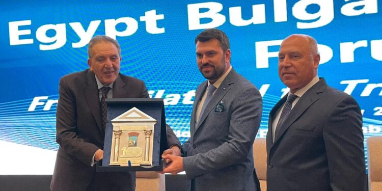 "الوكيل" يدعو مستثمري بلغاريا للاستثمار في مشروعات الطروحات الحكومية