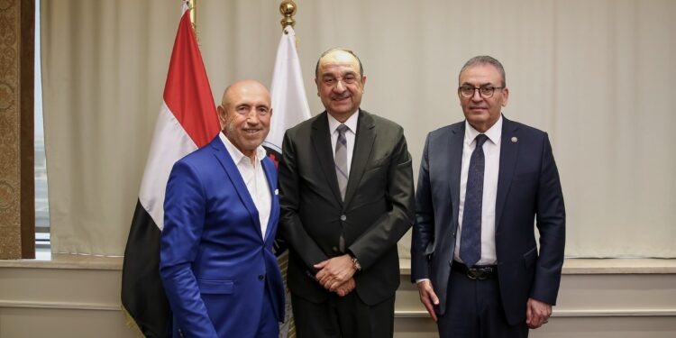 "شاهينلر القابضة" التركية تبدي رغبتها في التعاون مع "قطاع الأعمال العام"