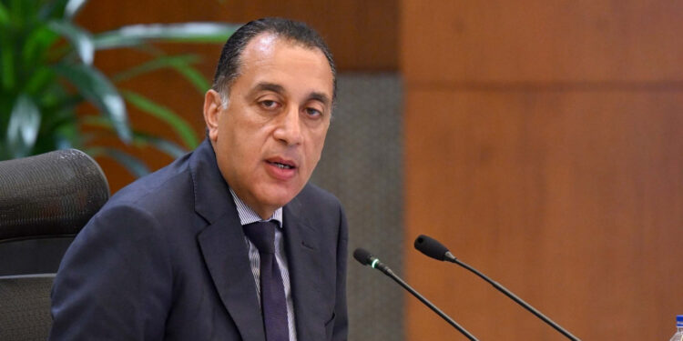 رئيس الوزراء يفتتح مصنعين في "السخنة" باستثمارات 210 ملايين دولار