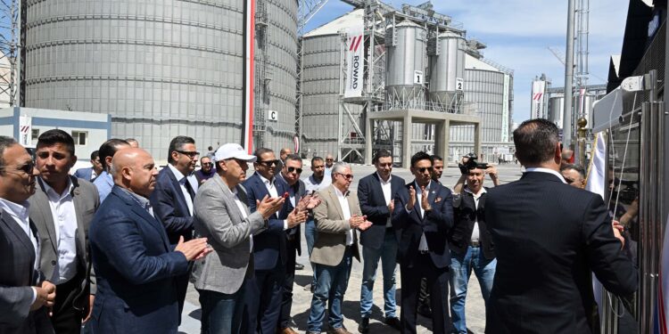 رئيس الوزراء يفتتح محطة الصب السائل بميناء غرب بورسعيد باستثمارات 1.6 مليار جنيه