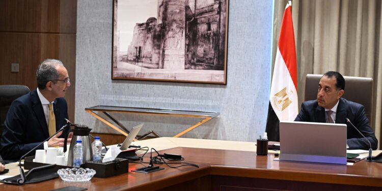 وزير الاتصالات: تطبيق قانون الرقم القومي العقاري بعد التصديق الرئاسي