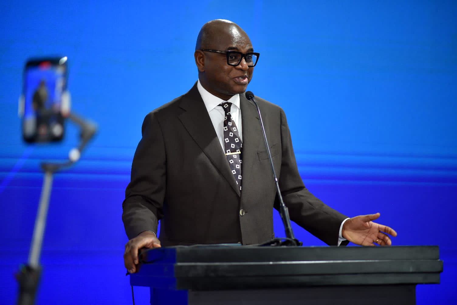 كينجسلي موجالو الرئيس التنفيذي للجامعة