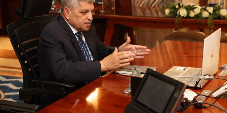 اسامة ربيع رئيس هيئة قناة السويس