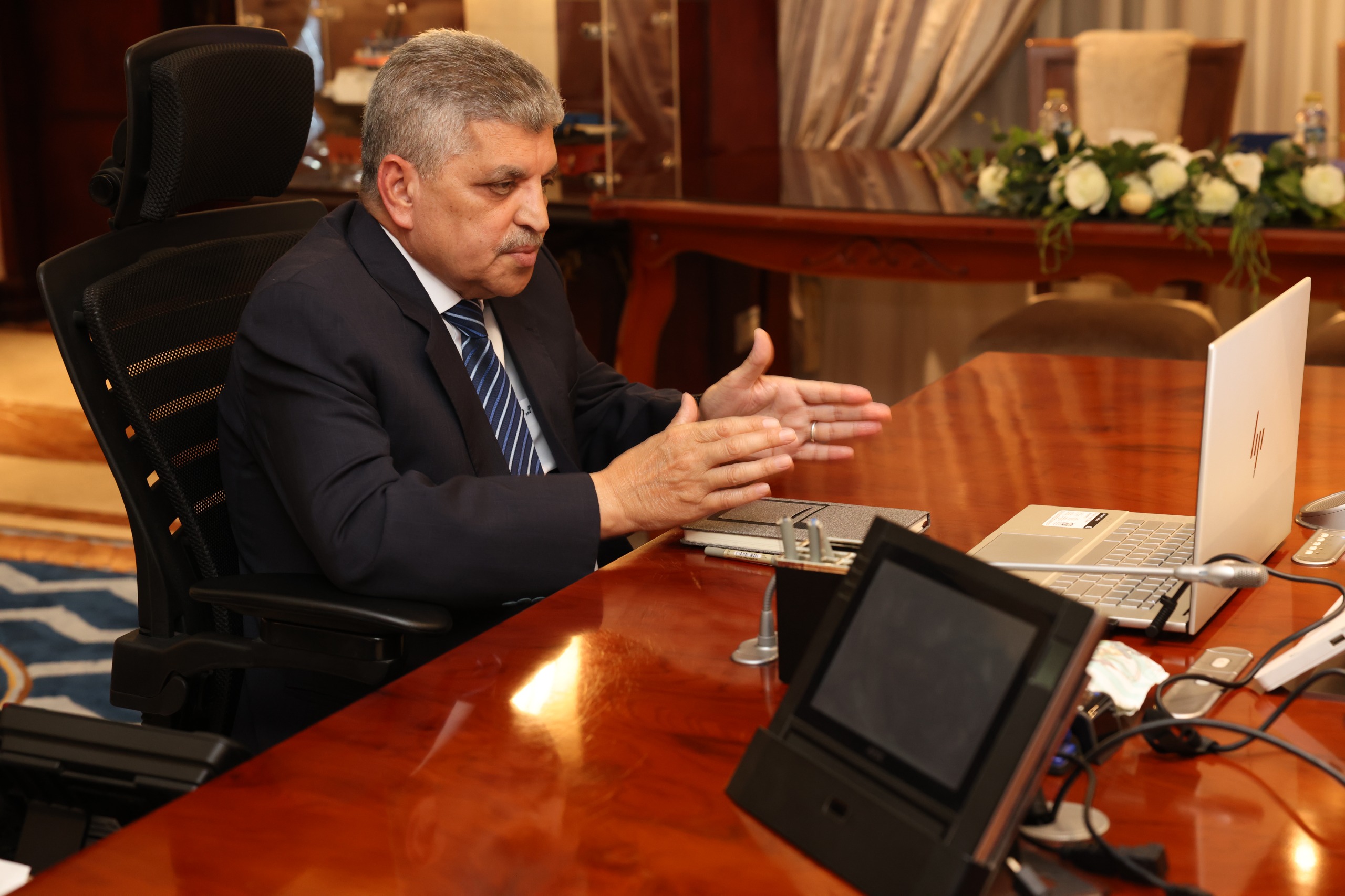 اسامة ربيع رئيس هيئة قناة السويس