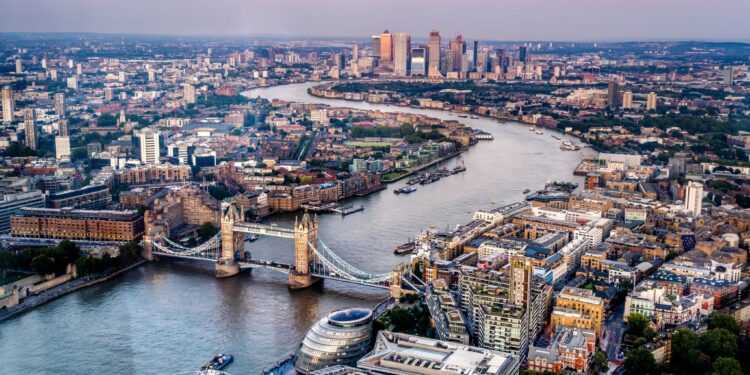 نهر التايمز في بريطانيا ؛ المملكة المتحدة