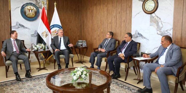 مباحثات مع مؤسسة البترول الكورية لزيادة الاستثمارات في مصر
