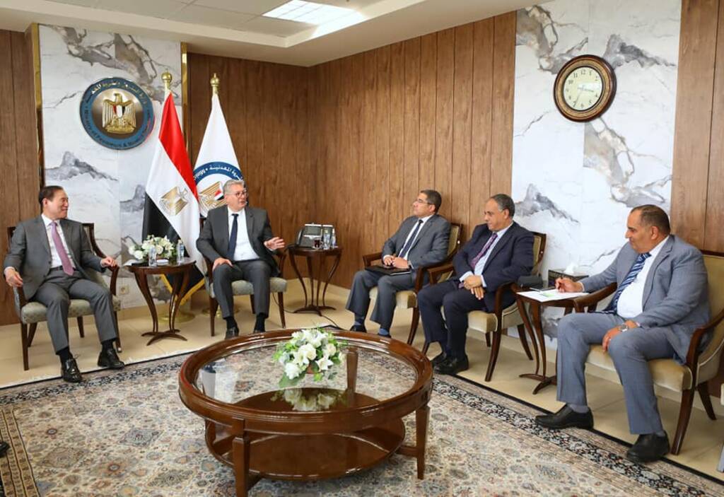 مباحثات مع مؤسسة البترول الكورية لزيادة الاستثمارات في مصر