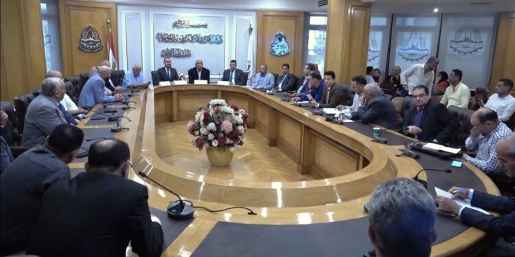 «الضرائب» تستعرض التيسيرات الجديدة أمام «تجارية القاهرة»