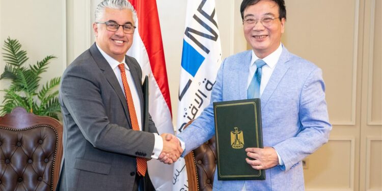 "كومفلي هونج كونج" تستثمر 20 مليون دولار في إنشاء مصنع بـ"القنطرة غرب"