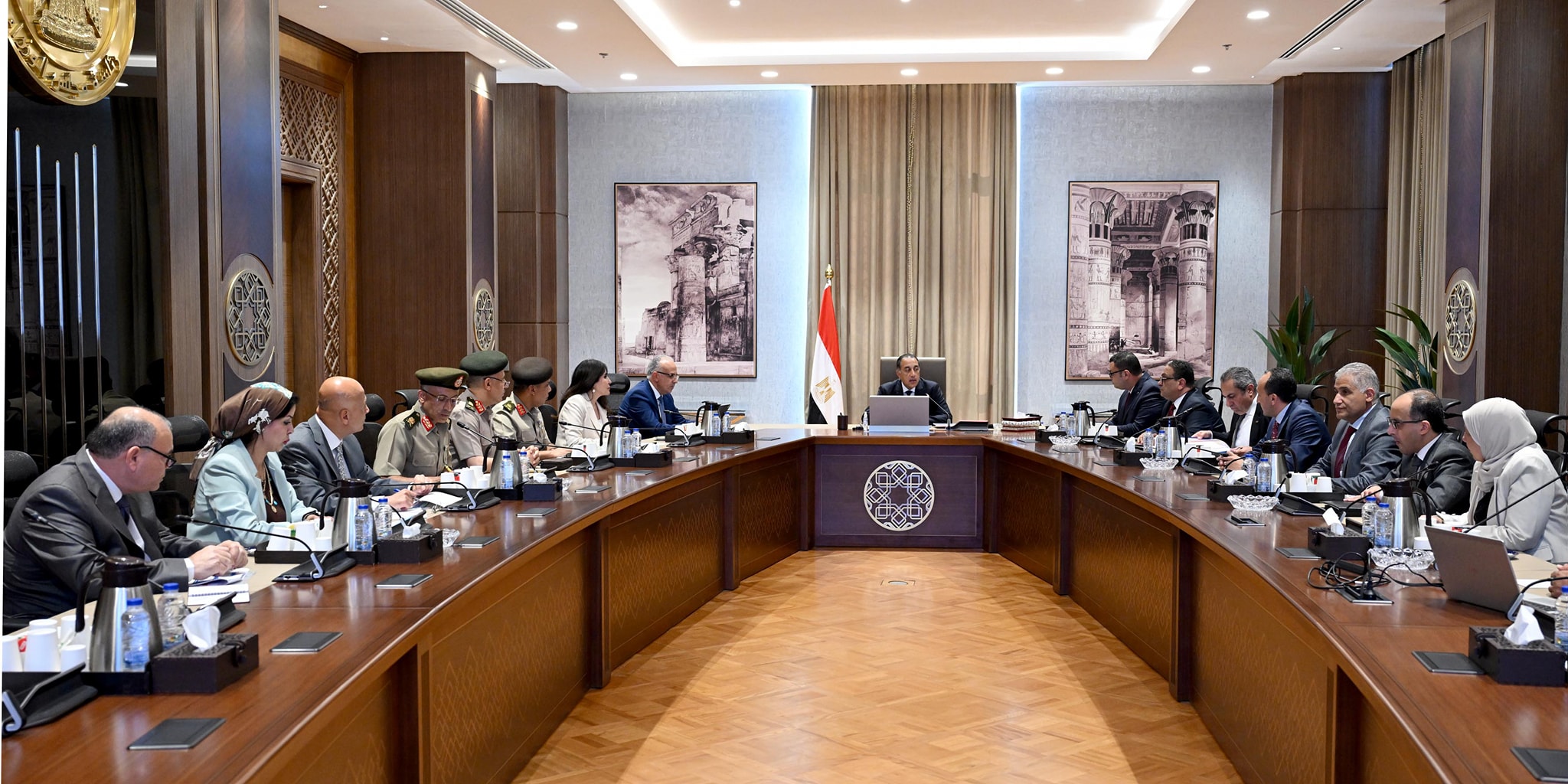 رئيس الوزراء يتابع الجهود المبذولة لتوفير الاحتياجات اللازمة من مياه الشرب