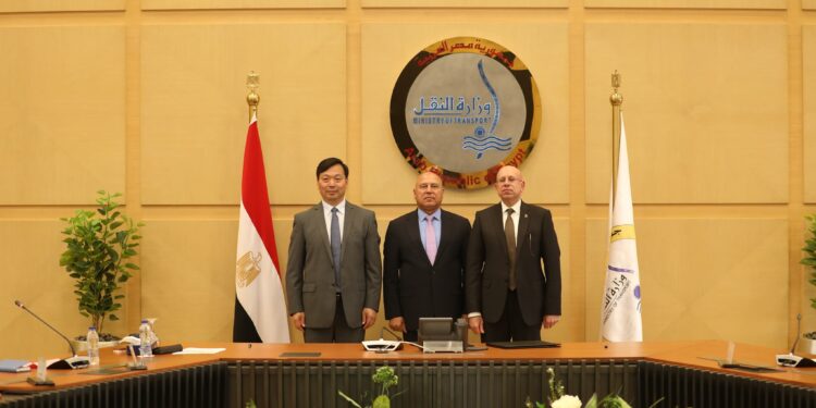 مصر تتعاقد مع ترسانة هانتونج الصينية لبناء سفينتين جديدتين للصب الجاف