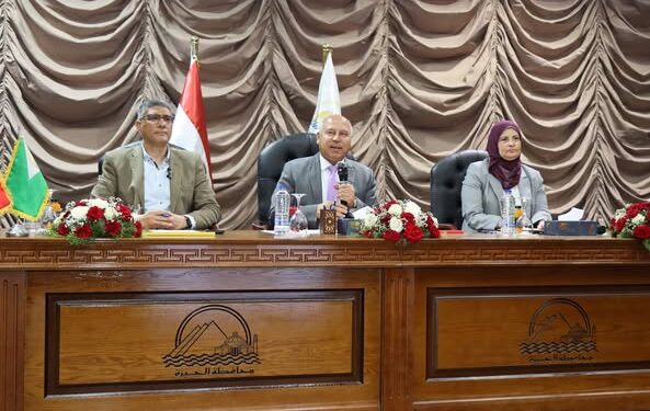 "الصناعة" تبحث أبرز تحديات المنطقة الصناعية في أبو رواش