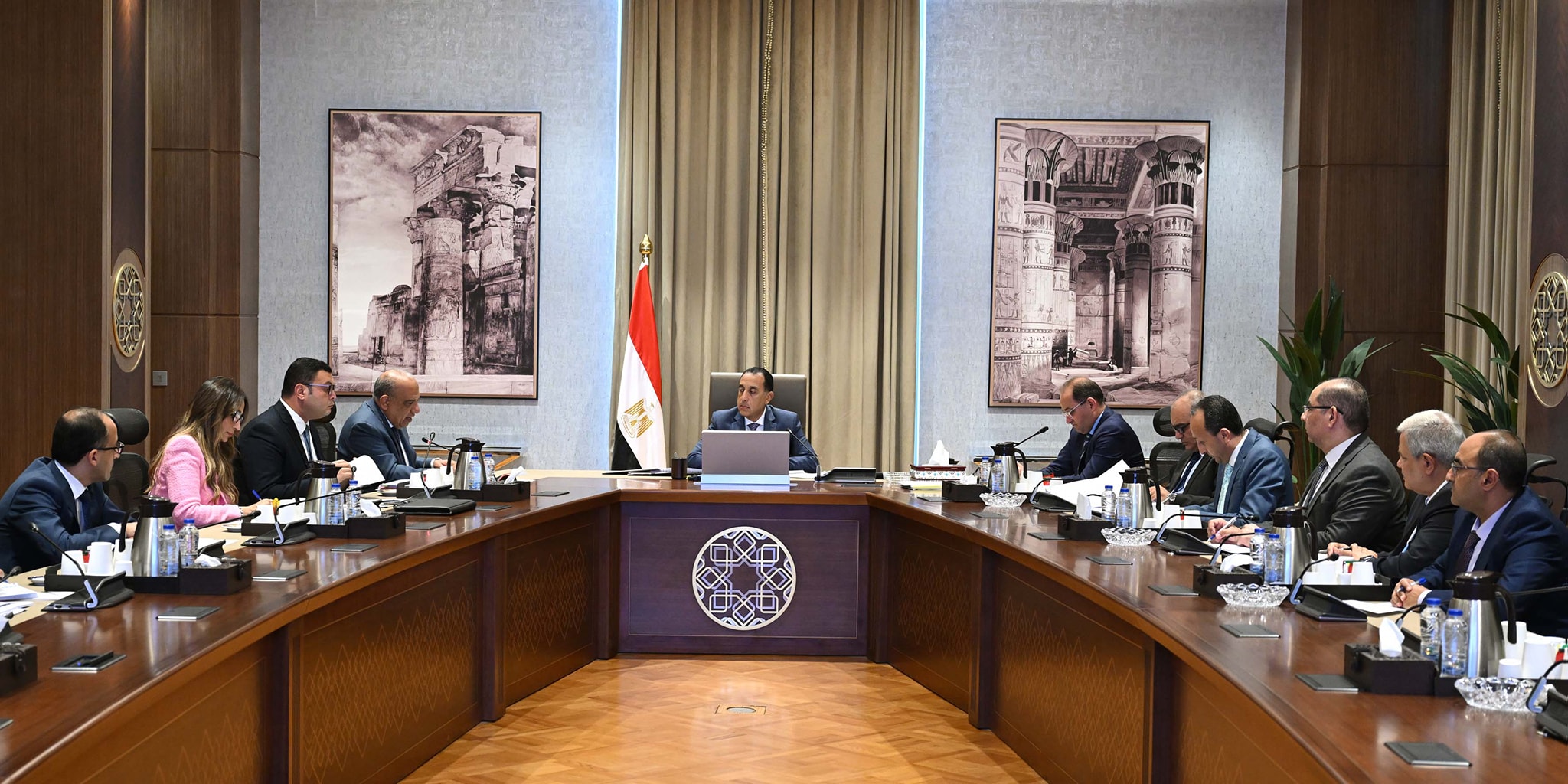 رئيس الوزراء يبحث فض التشابكات المالية بين "الكهرباء" وبعض الجهات الحكومية