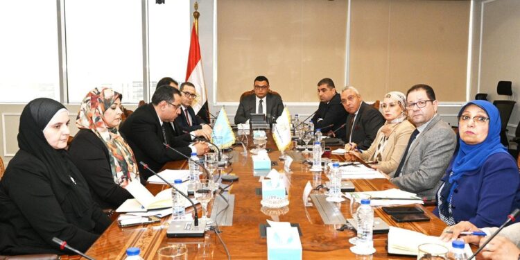 وزير الإسكان يوجّه بوضع خطة لتنفيذ الاستراتيجية الوطنية للعُمران والبناء الأخضر