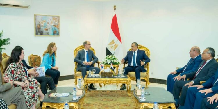 مصر وصربيا تبحثان تعزيز التعاون في التصنيع العسكري