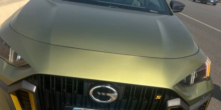 «البورصة» تختبر قيادة السيارة EMPAW من GAC ووكيلها عبد اللطيف جميل 