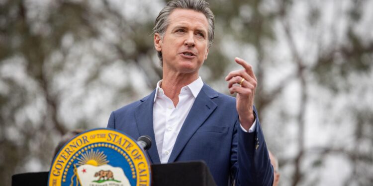 حاكم كاليفورنيا يقترح تيسير إجراءات تصاريح حفر آبار النفط في الولاية