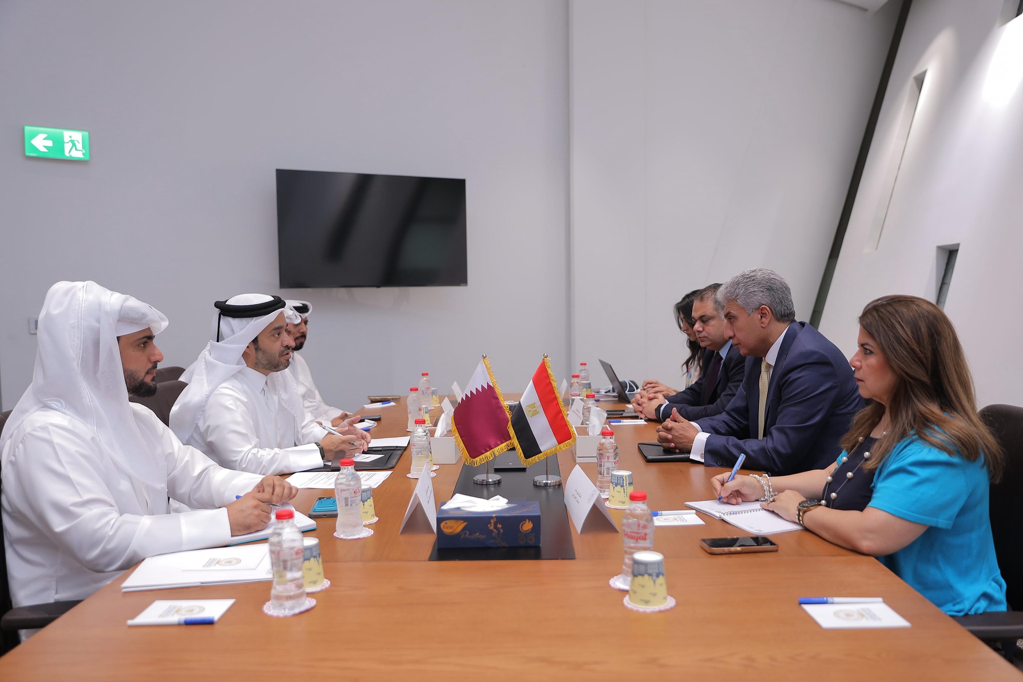 وزير السياحة يبحث مع رئيس هيئة قطر للسياحة تعزيز التعاون المشترك