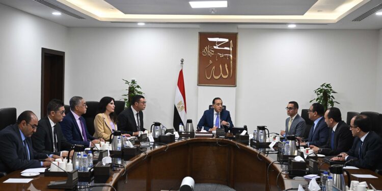 الحكومة تعلن جاهزية مشروع قانون المناطق المركزية للمال والأعمال