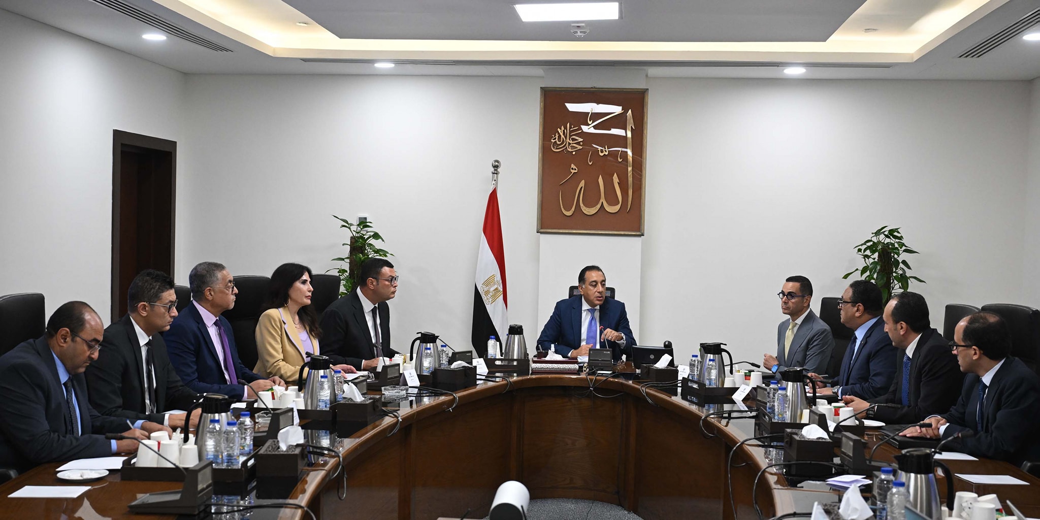 الحكومة تعلن جاهزية مشروع قانون المناطق المركزية للمال والأعمال