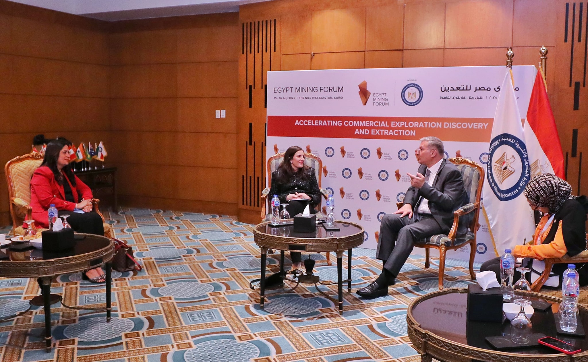 "أنجلو جولد أشانتي" تبحث مع الحكومة المصرية تسريع منح حقوق الاستغلال