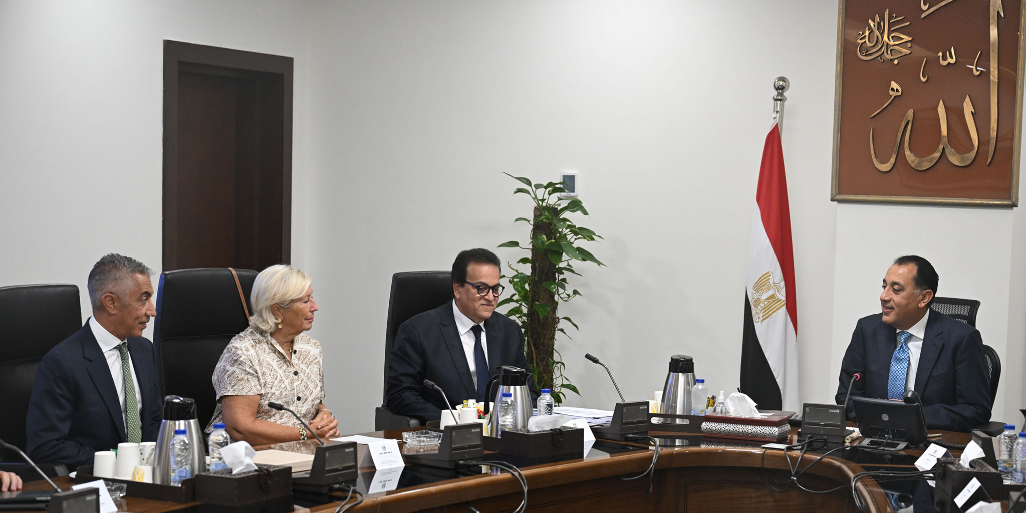 رئيس الوزراء يجتمع مع وكلاء الماركات العالمية لتشجيعهم على الاستثمار في مصر