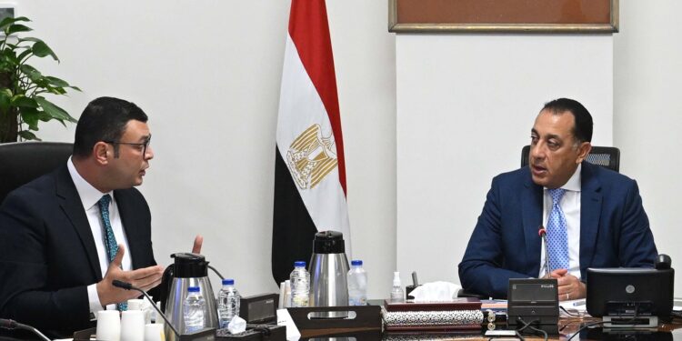 رئيس الوزراء يتابع موقف تقنين الأراضي المُضافة للمدن الجديدة والطروحات السكنية