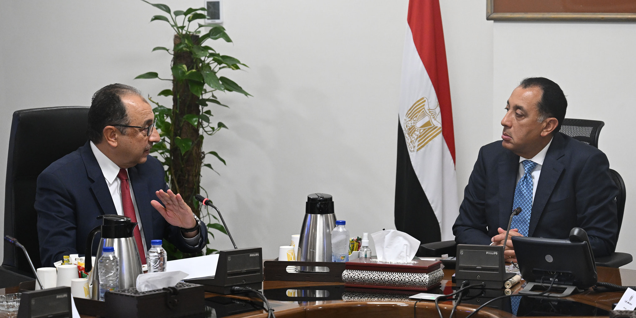 رئيس الوزراء يتابع مع وزير قطاع الأعمال العام عدداً من ملفات العمل