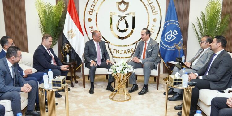 "الرعاية الصحية" تتفق مع "جانسن" على إنشاء مركز تميز لعلاج الأورام في أسوان