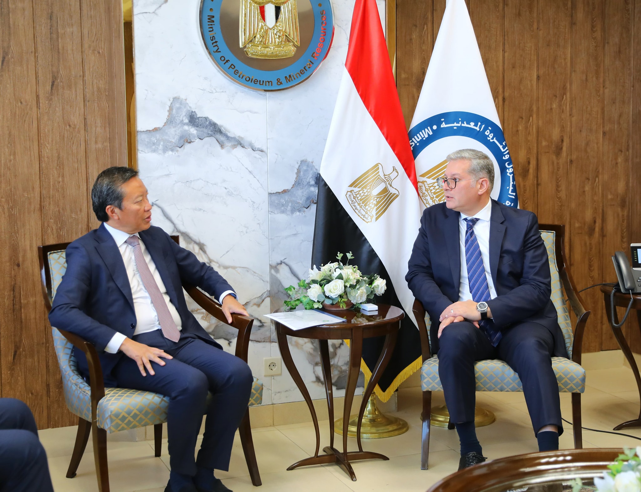 "البترول" تبحث خطط "BP" للاستثمار في قطاع الغاز المصري