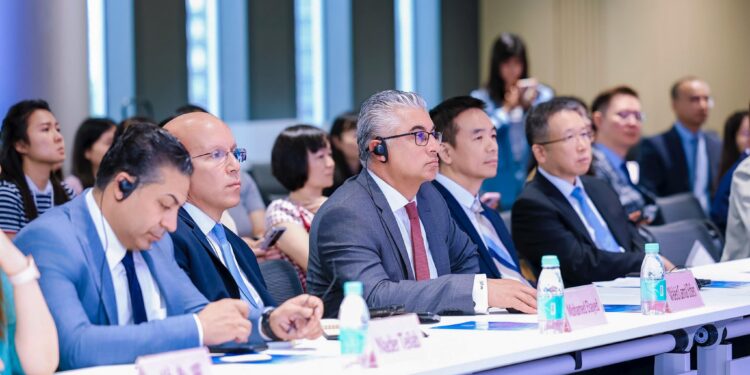 "كريستال للمنسوجات" الصينية تدرس إنشاء مصنع في مصر باستثمارات 300 مليون دولار