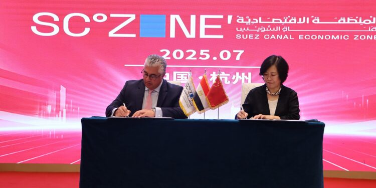 "اقتصادية القناة" توقّع 3 عقود مع شركات ملابس صينية باستثمارات 65.5 مليون دولار