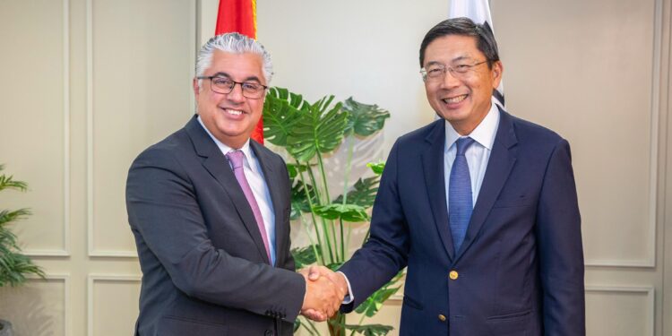 "اقتصادية قناة السويس" تبحث نقل الخبرات السنغافورية في مجال إدارة الموانئ