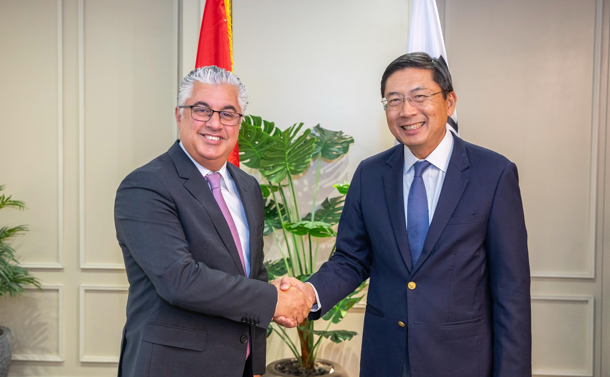 "اقتصادية قناة السويس" تبحث نقل الخبرات السنغافورية في مجال إدارة الموانئ