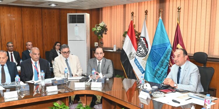 وزير قطاع الأعمال يتابع الموقف التنفيذي لمشروعات الشركات التابعة لـ"القابضة للتشييد"