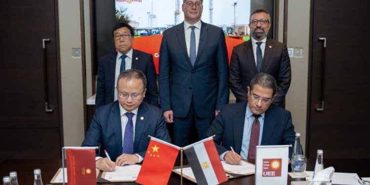 "البترول" توقع مذكرة تفاهم مع "UEG" الصينية لاستكشاف الفرص الاستثمارية بمصر