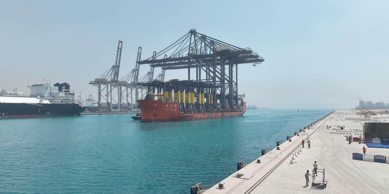 رصيف محطة هاتشيسون رقم 1 بميناء السخنة يستقبل 15 ونشًا