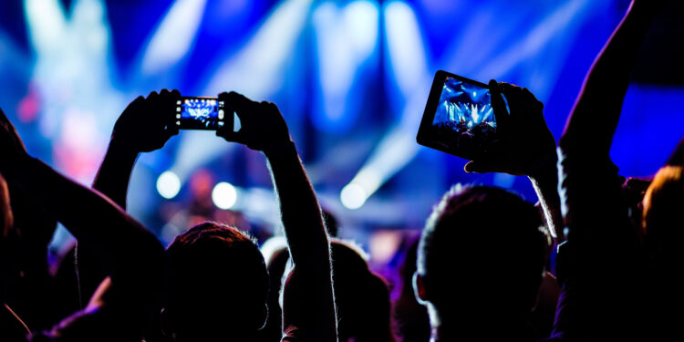 "برايس ووترهاوس" تتوقع ارتفاع إيرادات الإعلام والترفيه إلى 3.5 تريليون دولار