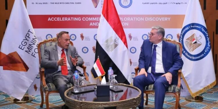 "البترول" تبحث مع "مناجم النوبة" التوسعات الجديدة في إنتاج الذهب