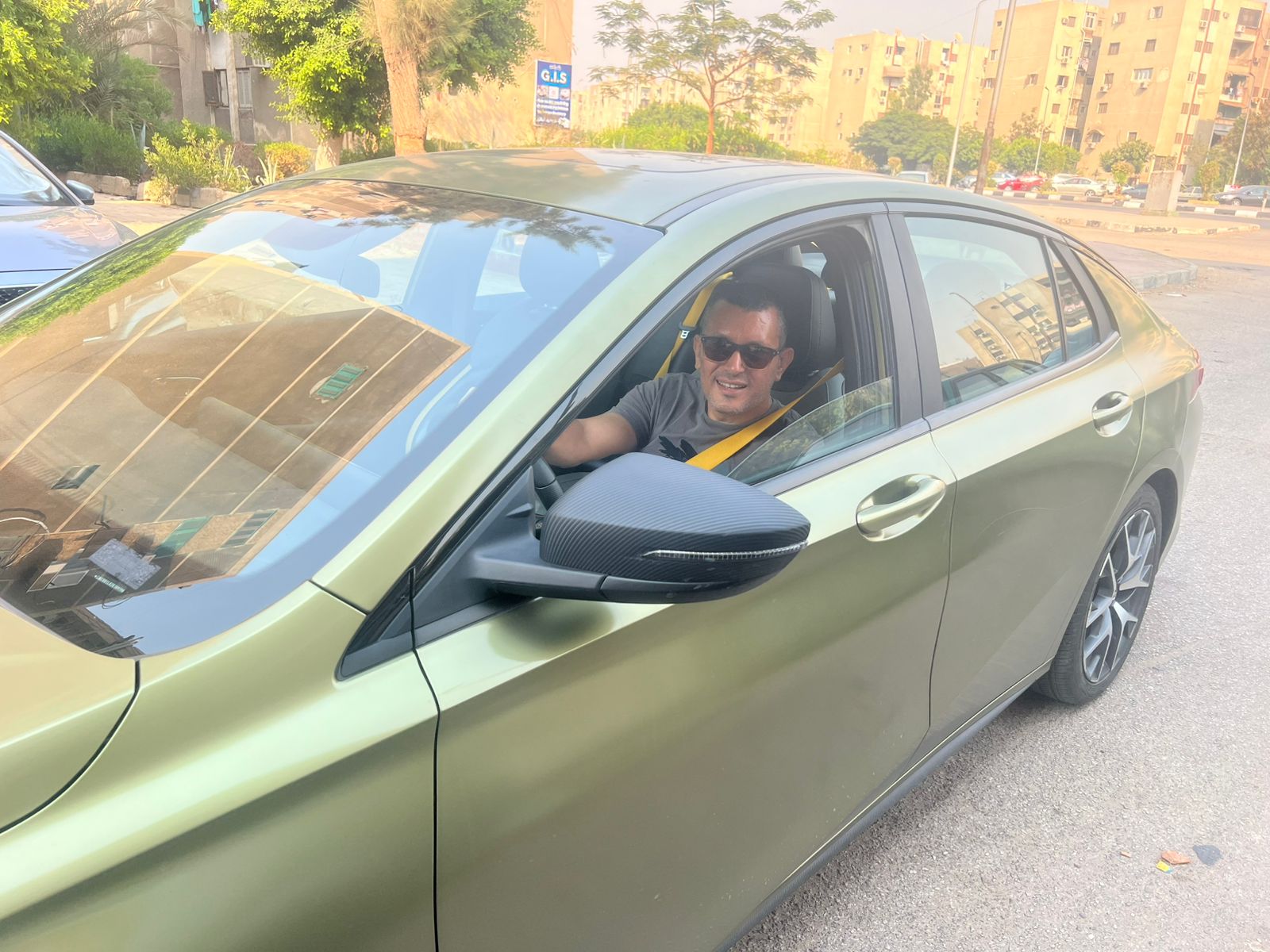 «البورصة» تختبر قيادة السيارة EMPAW من GAC ووكيلها عبد اللطيف جميل 