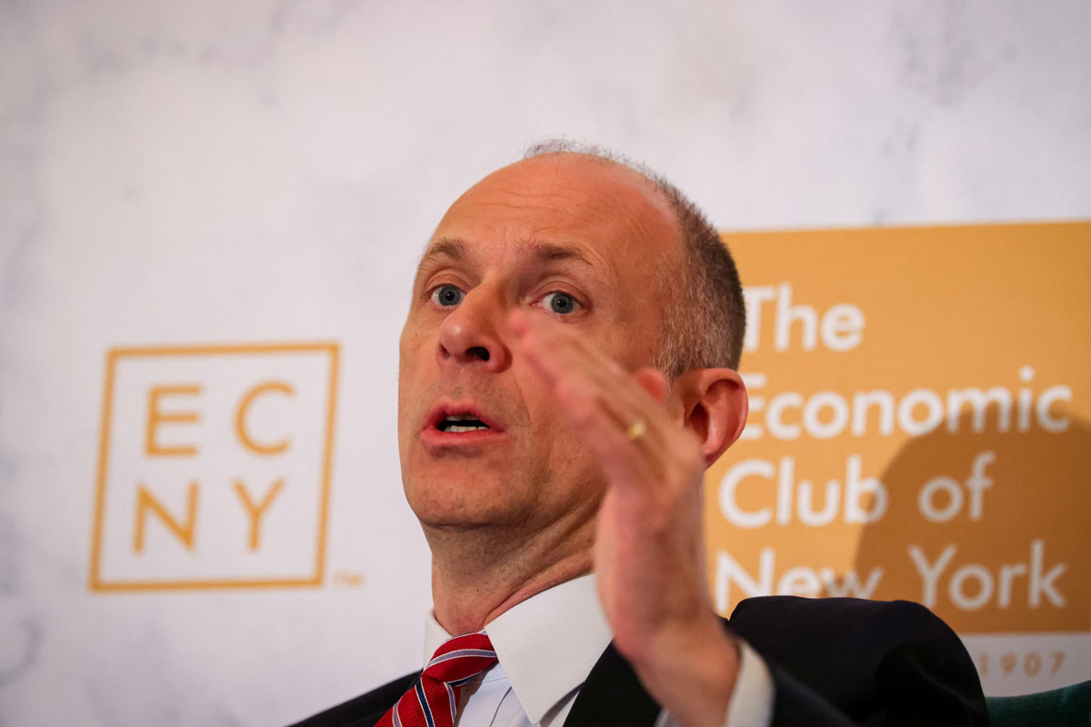 أوستن جولسبي، رئيس بنك الاحتياطي الفيدرالي في شيكاغو