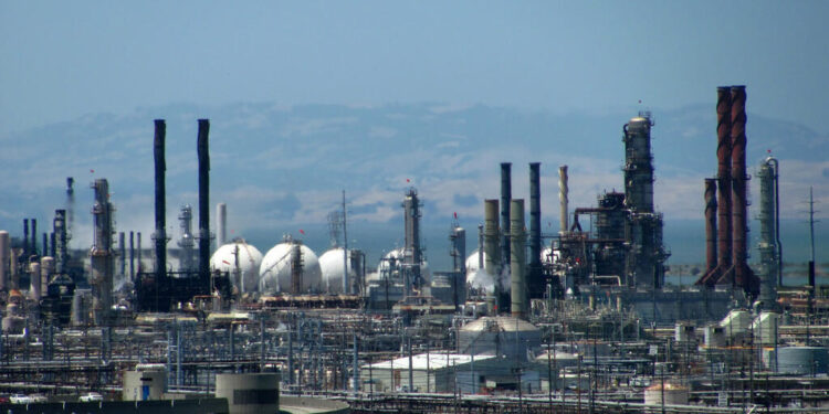 مصفاة نفط - أرشيفية