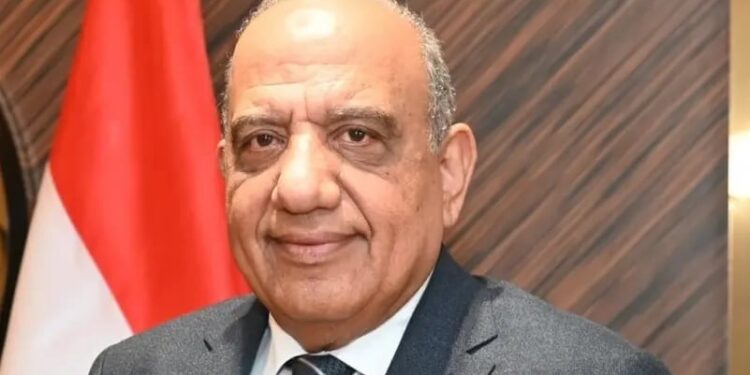 محمود عصمت وزير الكهرباء والطاقة المتجددة