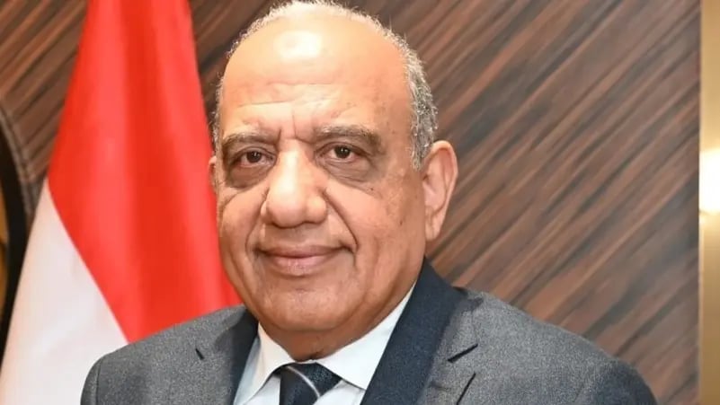 محمود عصمت وزير الكهرباء والطاقة المتجددة