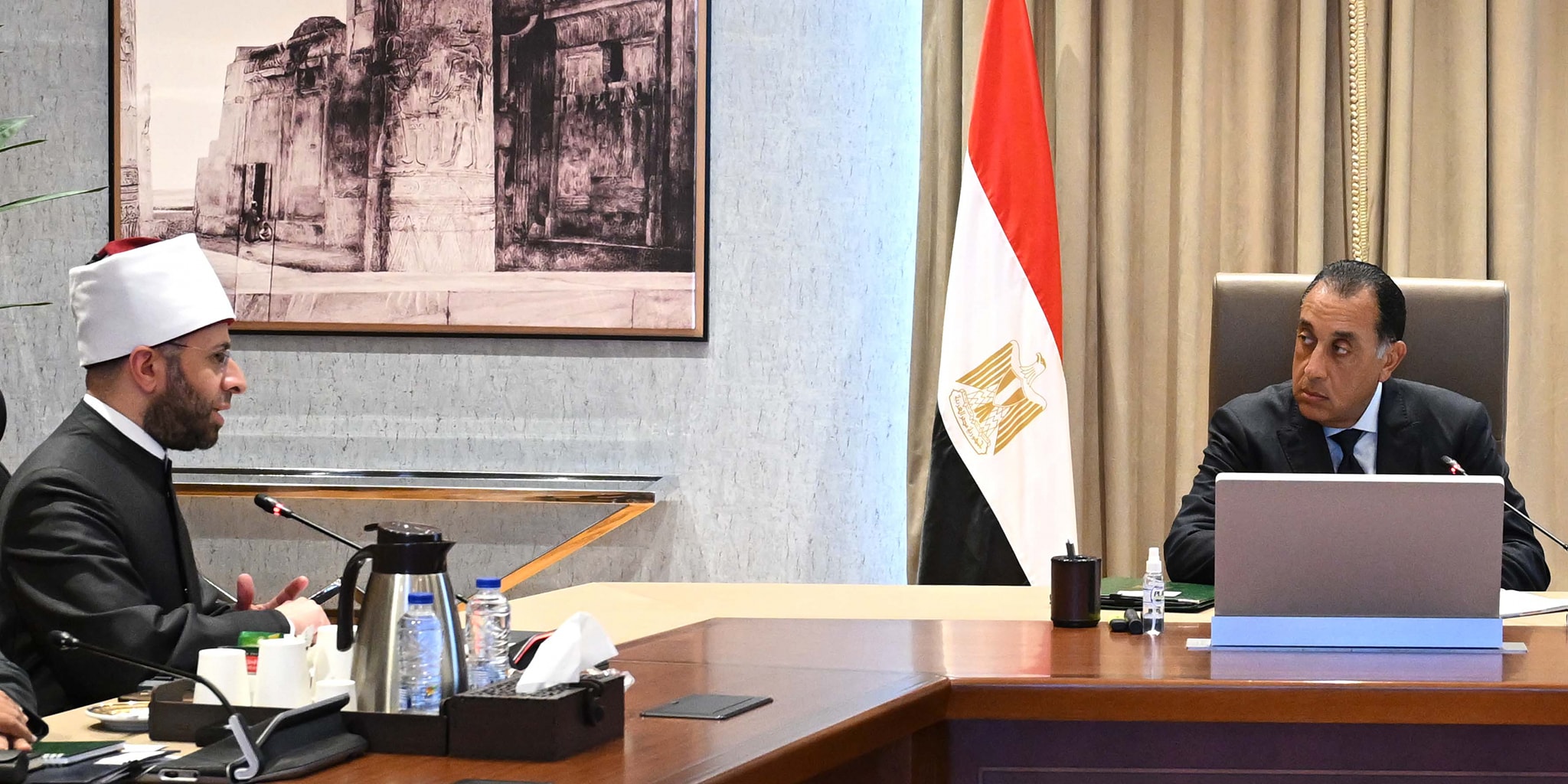 رئيس الوزراء يبحث مع وزير الأوقاف إدارة مختلف أصول وأملاك الوقف